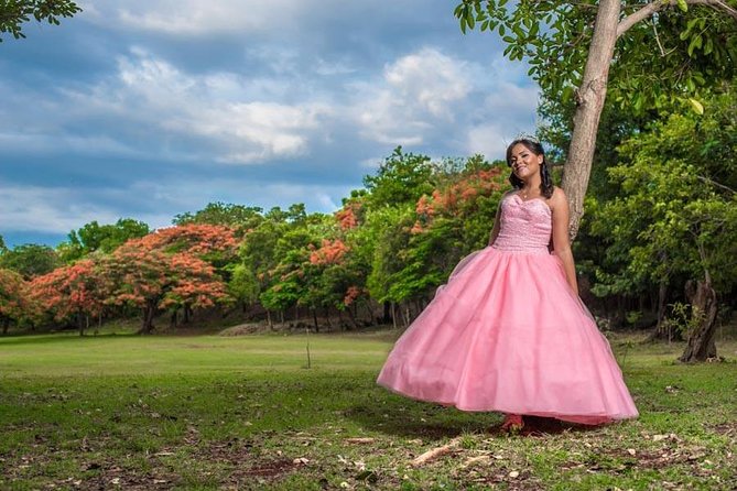 Private Photo Session With a Local Photographer in Boca Chica - Key Points