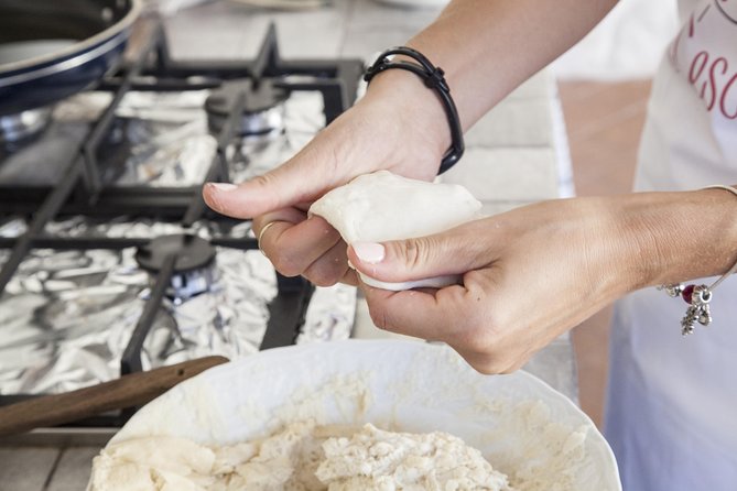 Private Pizza & Tiramisu Class at a Cesarinas Home With Tasting in Capri - Key Points