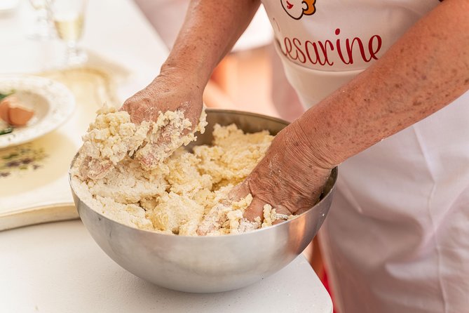 Private Pizza & Tiramisu Class at Cesarinas Home With Tasting in Belluno - Key Points