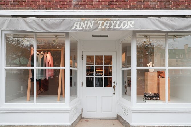 Private Shopping Tour From Chicago to Lighthouse Place Outlets - Key Points