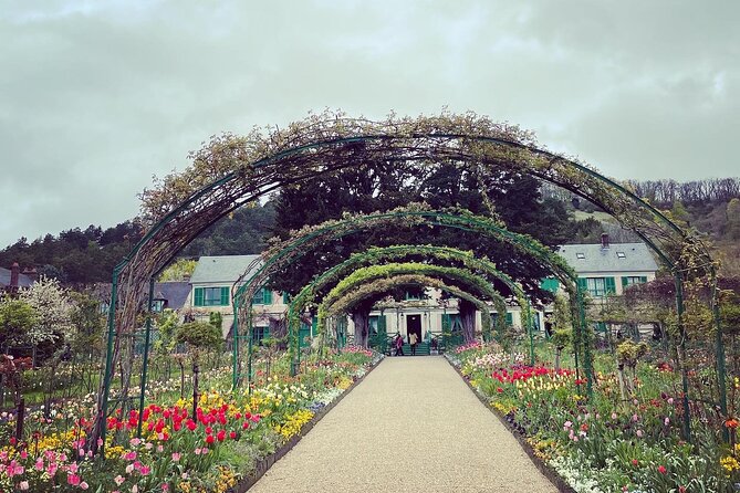 Private Transfer From Paris to Bayeux / Caen With Stop in Giverny - Key Points