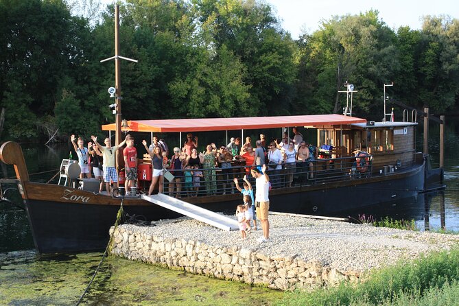 River Boat Tour in Old ŽItna LađA With Drinks - Key Points