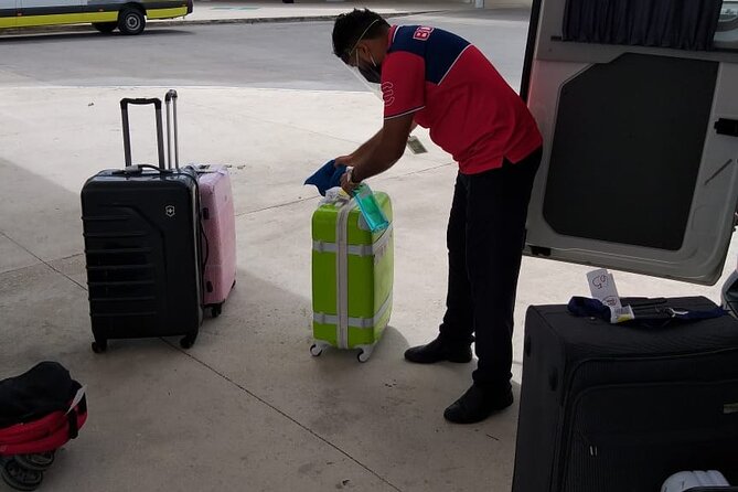 Round Trip Private Transfer Van-Santo Domingo Airport-La Romana Hotels - Key Points