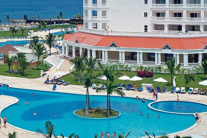 Roundtrip Transfer From Montego Bay Airport to Meliá Braco Hotel - Key Points