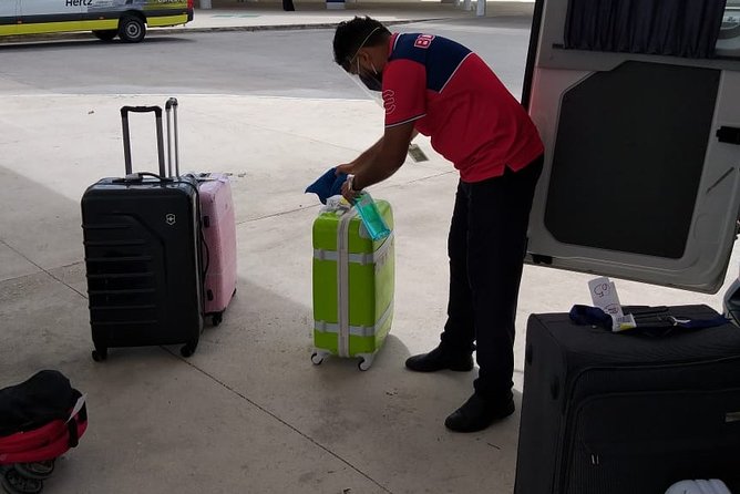 Shared Round Trip Transfer VAN Airport-Hotel-Airport Hotels Akumal - Key Points