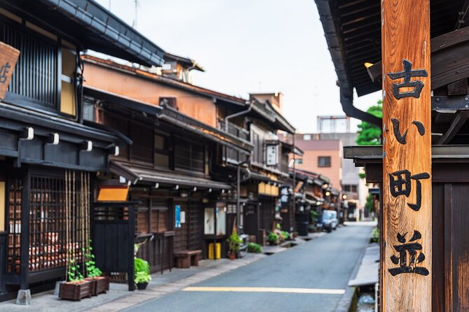 Shirakawago and Takayama Bus Tour From Nagoya - Key Points
