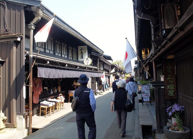 Shirakawago and Takayama Licensed Guide and Vehicle From Kanazawa - Good To Know