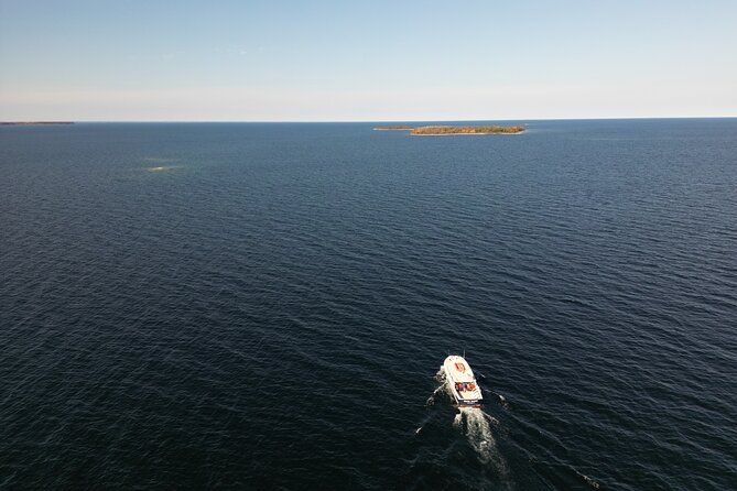 Strawberry Islands Scenic Boat Tour and Historic Cottage Row - Key Points