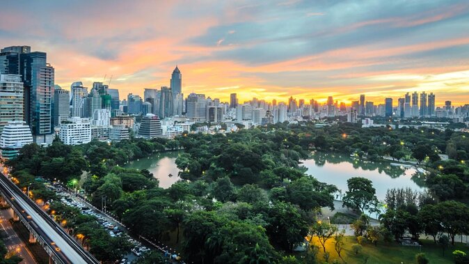 SUCCESSION Walking Tour Review: A Must-Do Experience - Tracing the Iconic Filming Locations