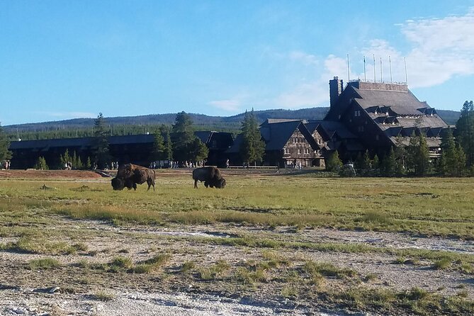 Yellowstones Upper Geyser Basin: A Self-Guided Audio Tour - Exploring the Old Faithful Visitor Center