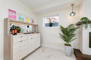 11 North Jacksonville Beach Hotel - Hotel Overview and Location