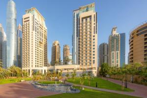 Al Habtoor Grand Resort, Autograph Collection - Overview and Location