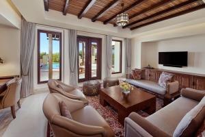 Al Wathba, a Luxury Collection Desert Resort & Spa, Abu Dhabi - Location and Accessibility