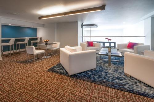 Aloft San Jose Cupertino - Accommodations and Room Features