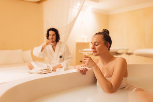 Alpenpalace Luxury Hideaway & Spa Retreat - Hotel Location and Overview
