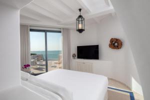 Anantara Santorini Abu Dhabi Retreat-Adults Only - Location and Accessibility