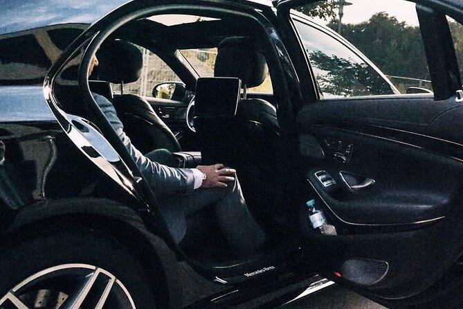 Arrival Private Transfer: Orlando Airport MCO to Orlando in Business Car