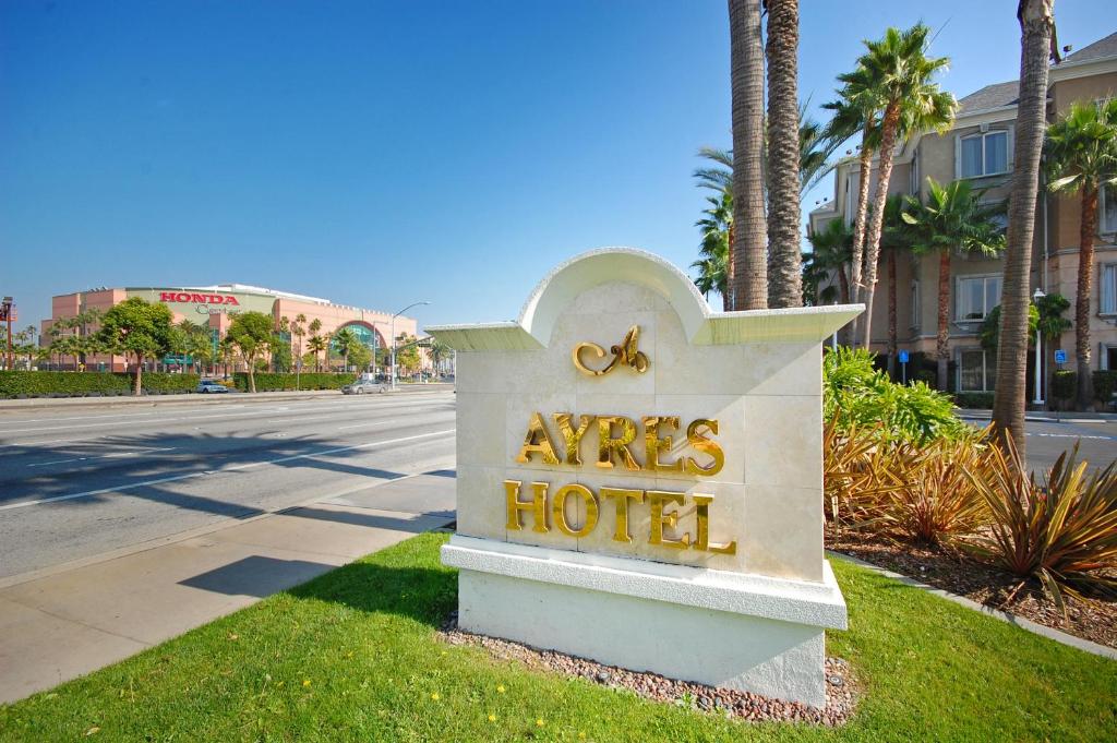 Ayres Hotel Anaheim - Location and Accessibility