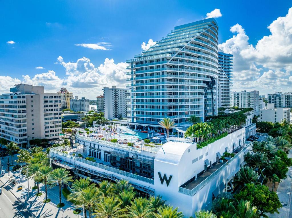 Beachfront Luxury 2BR 2BA, Sleeps 6, Resort Access – Horizon by HomeStakes Review