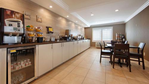 Best Western Burbank Airport Inn - Hotel Overview