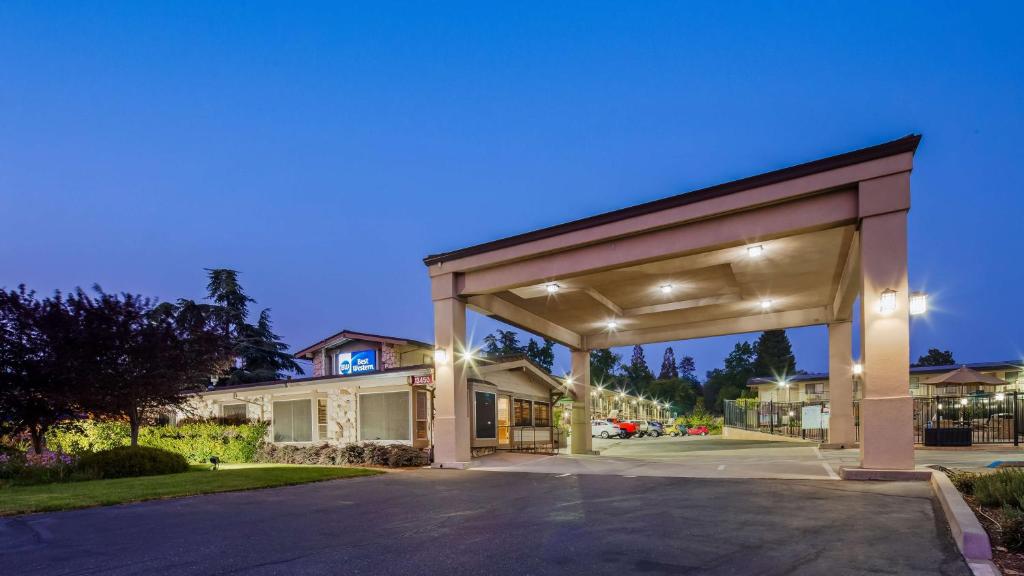 Best Western Golden Key - Hotel Overview