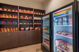 Best Western Plus Desert View Inn & Suites - Picturesque Location and Nearby Attractions