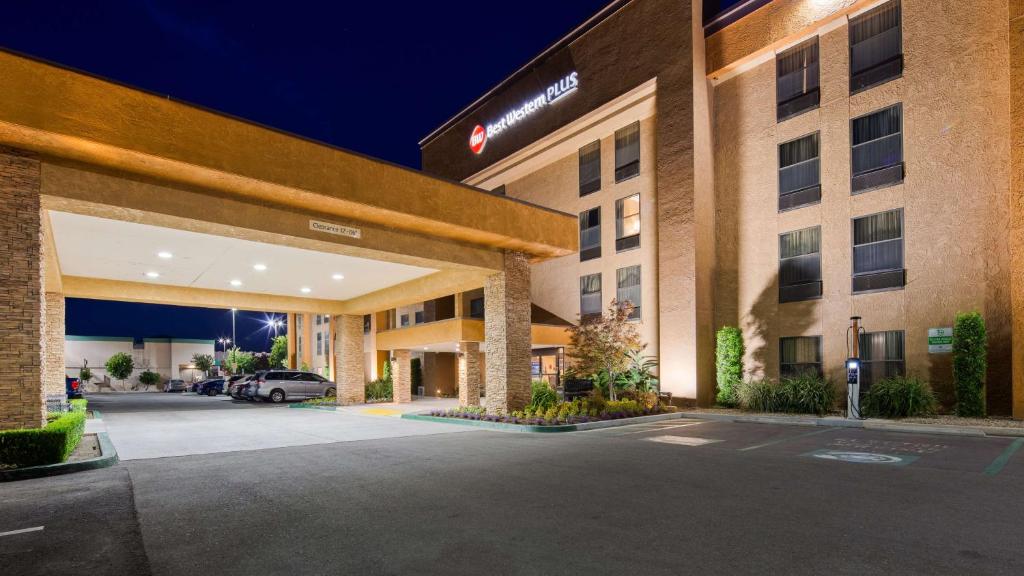 Best Western Plus Fresno Airport Hotel - Amenities and Services