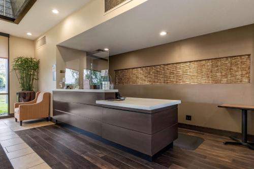 Best Western Plus Garden Court Inn - Overview and Location