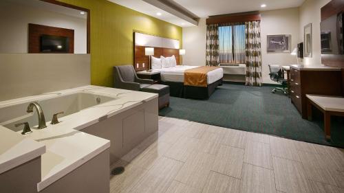 Best Western Plus Gardena-Los Angeles Inn & Suites - Location and Nearby Attractions