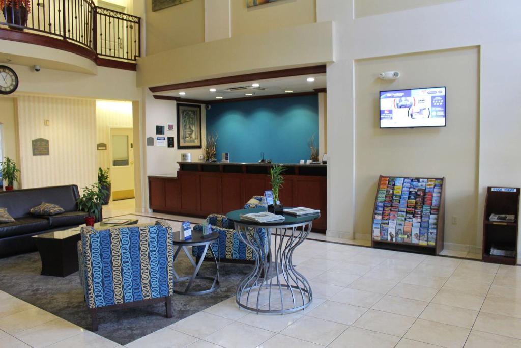 Best Western Plus Lake Elsinore Inn & Suites Review