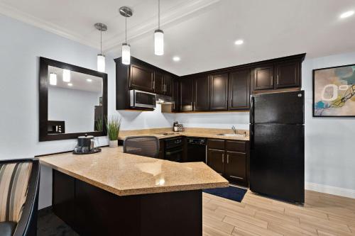 Best Western Plus Manhattan Beach Hotel - Hotel Overview