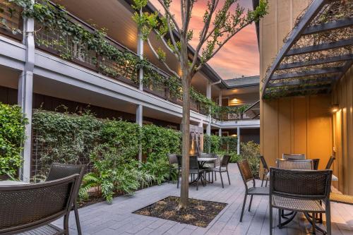 Best Western Plus Stevenson Manor - Hotel Overview