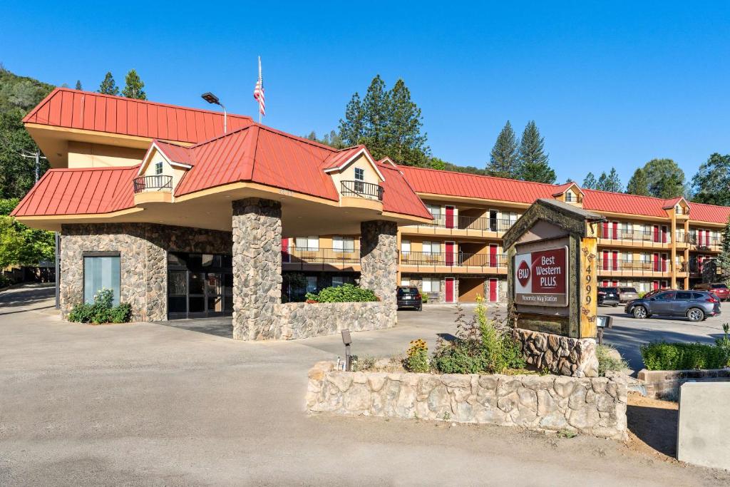 Best Western Plus Yosemite Way Station - Hotel Location and Accessibility