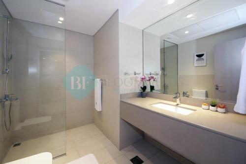 Bloomfields 1br Canal View In Waters Edge Yas - Property Overview