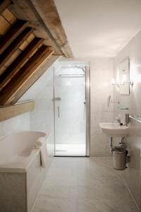 Boutique Hotel Sint Jacob - Location and Accessibility