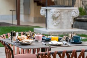 Cadi Dio-Small Luxury Hotel - Location Highlights