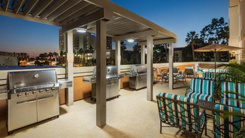 Candlewood Suites Anaheim - Resort Area, an IHG Hotel - Location and Accessibility