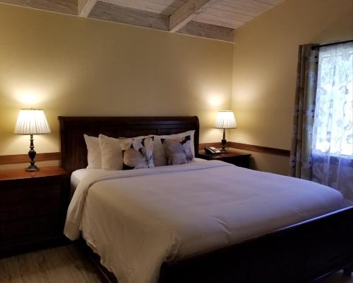 Carmel Valley Lodge - Hotel Overview