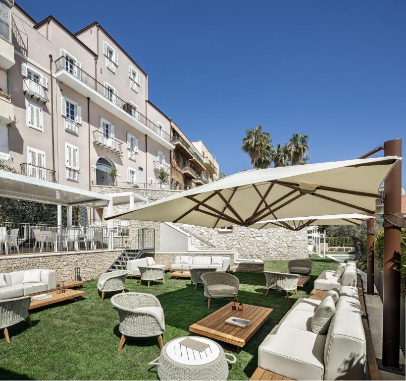 Casa Clat Review