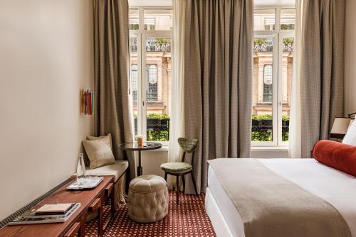 Château Des Fleurs - Hotel & Spa - Paris Champs-Élysées - Location and Nearby Attractions