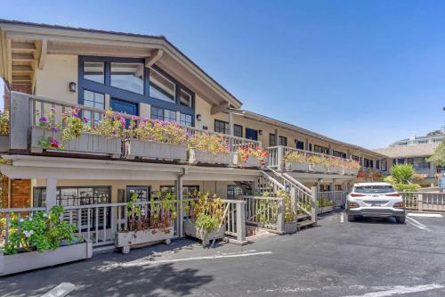 Comfort Inn Carmel By the Sea - Hotel Overview and Location