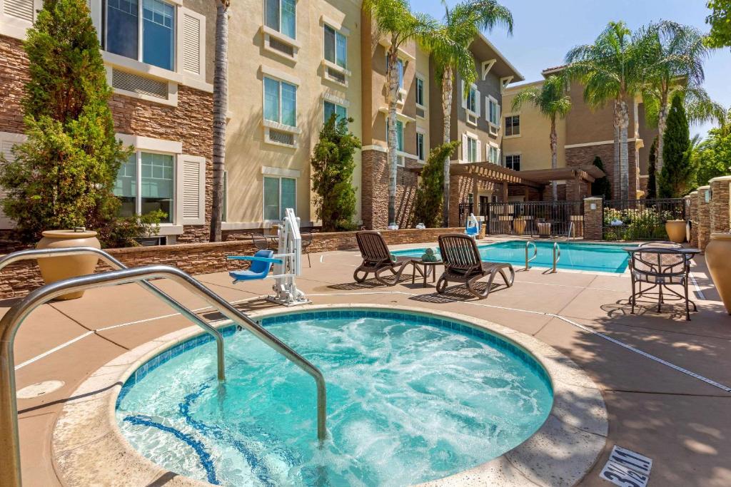 Comfort Inn & Suites Near Ontario Airport Review