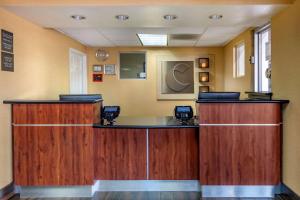 Comfort Inn & Suites Near Universal - N Hollywood - Burbank - Location and Accessibility