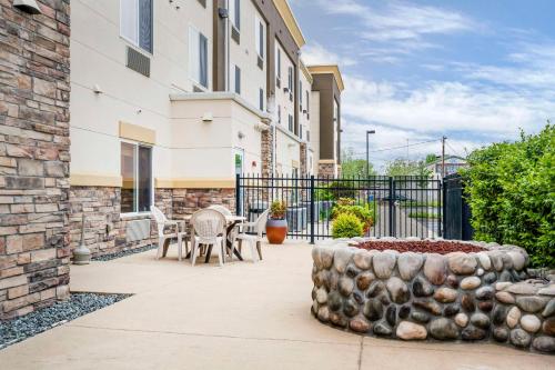 Comfort Suites Redding - Shasta Lake - Hotel Overview