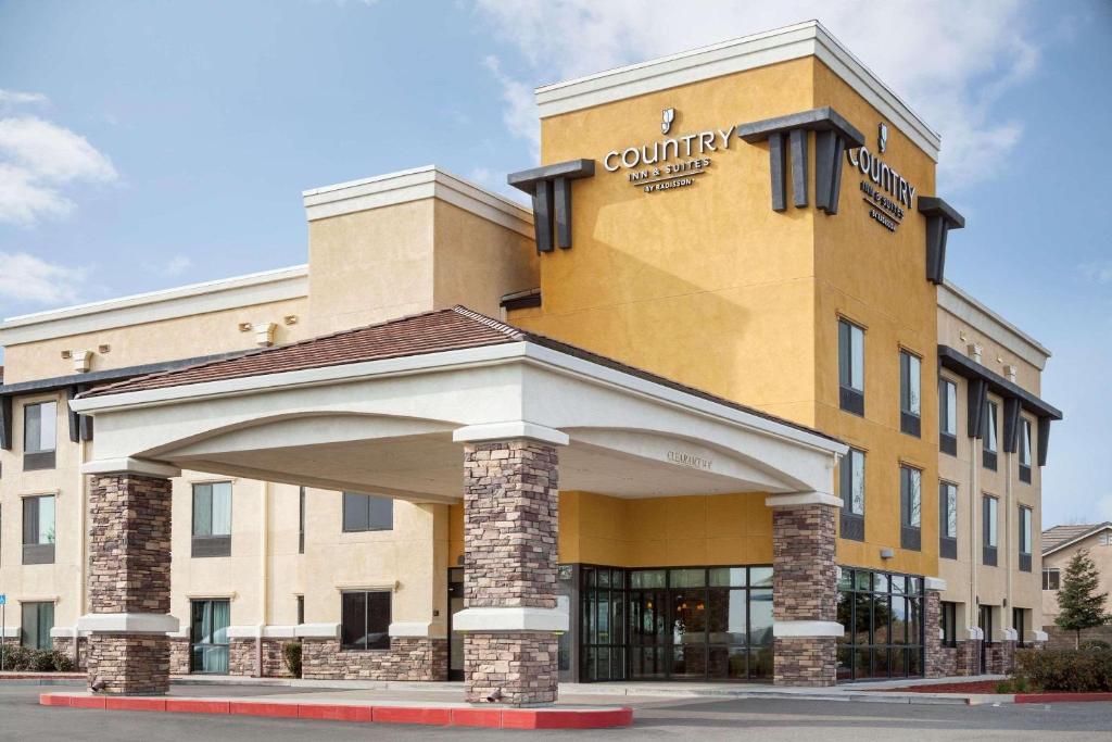 Country Inn & Suites by Radisson, Dixon, CA - UC Davis Area - Hotel Overview and Location