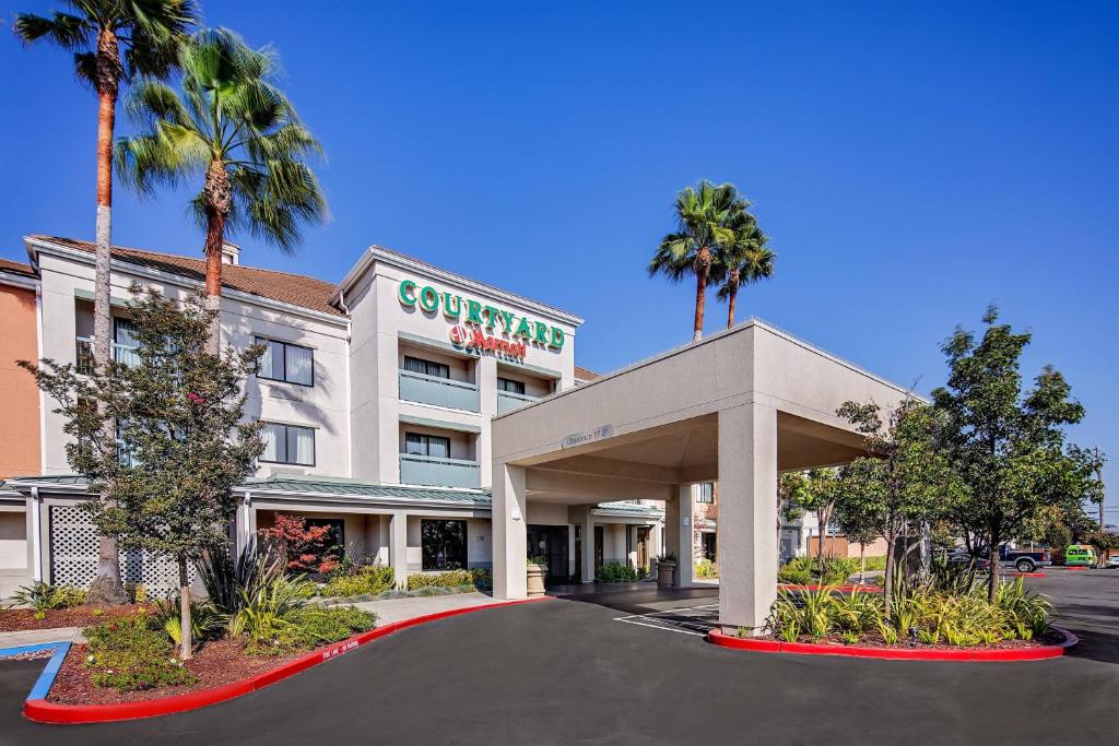 Courtyard by Marriott Oakland Airport Review