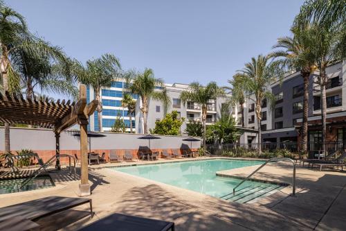 Courtyard Los Angeles Burbank Airport - Hotel Overview