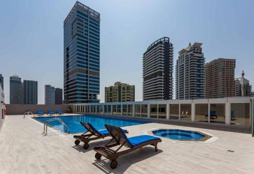 Cozy 2BR Delux Apartment in Dubai Marina - Property Overview and Location