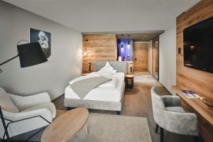 Cyprianerhof Dolomit Resort - Hotel Overview and Location