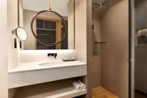 Days Hotel By Wyndham Dubai Deira - Hotel Overview and Location